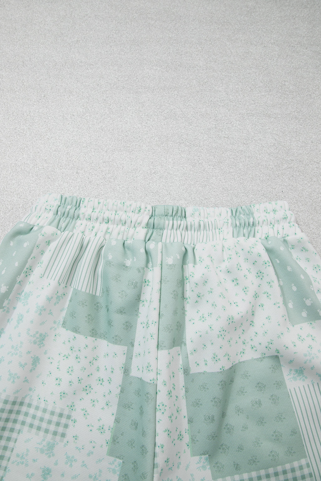 Light Pink Patchwork Floral Print Drop Shoulder Baggy Pullover Drawstring Shorts Set