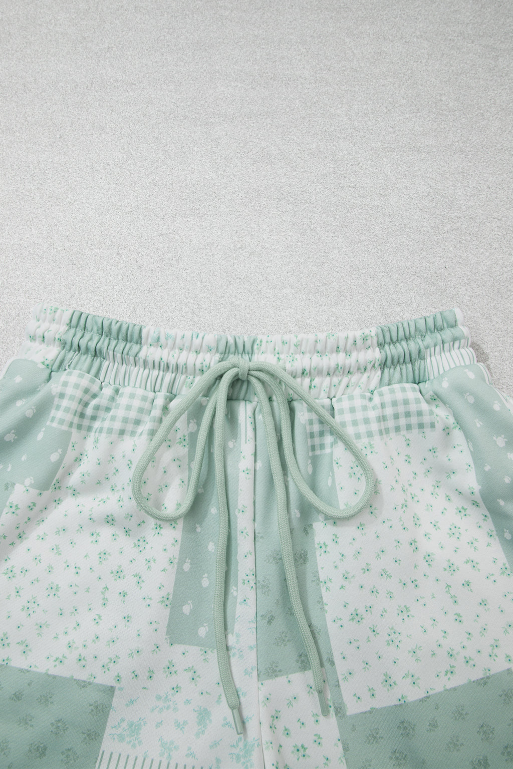 Light Pink Patchwork Floral Print Drop Shoulder Baggy Pullover Drawstring Shorts Set